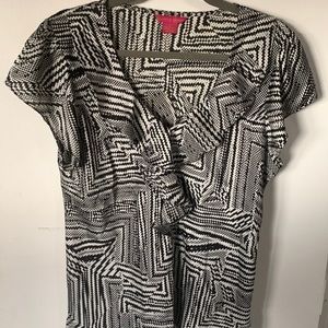 Ladies black & white pull over top.